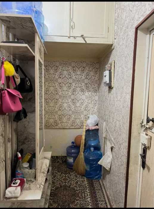 СРОЧНО !!! Продается квартира в Яшнабаде 1/1/4 ( 33 кв/м ) Панеллый