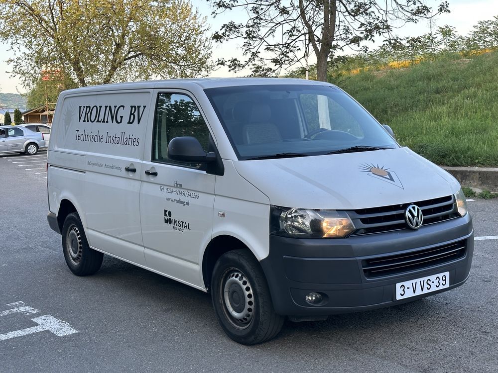 VW Transporter T5 2.0 Tdi cu 3 Locuri si Marfa