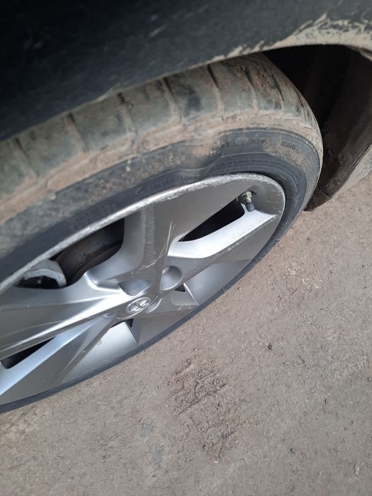 Продам диски с шинами 225/45 R18 стоят на тайота камри 45