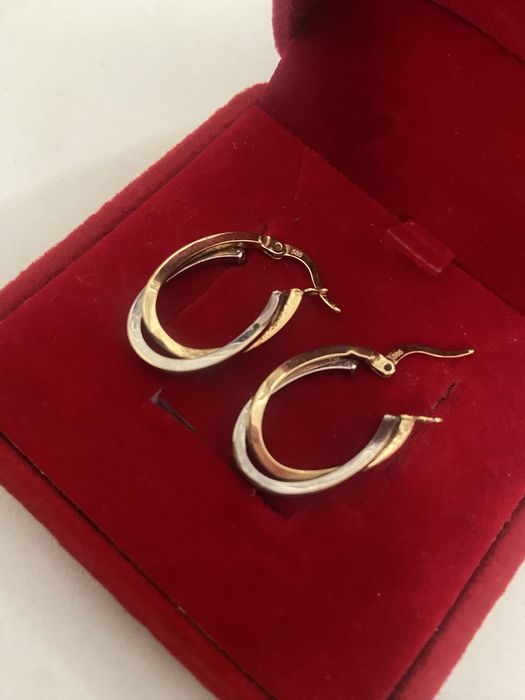 Продаются золотые серьги