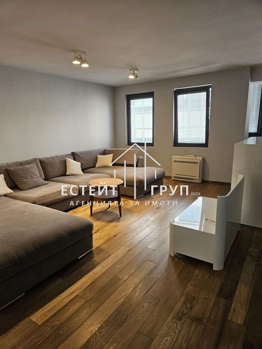 Продава се Двустаен апартамент в Варна, Център - 95 кв.м за 2053 €/кв.м - Снимка #1