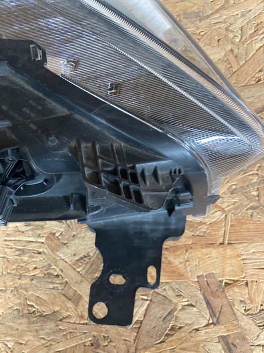 Ляв фар. Фарове. Ford Kuga. Форд Куга. 16-20г. Би ксенон.