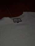 Gucci Tricou Alb cu Logo Embossat  Autentic și Elegant!
