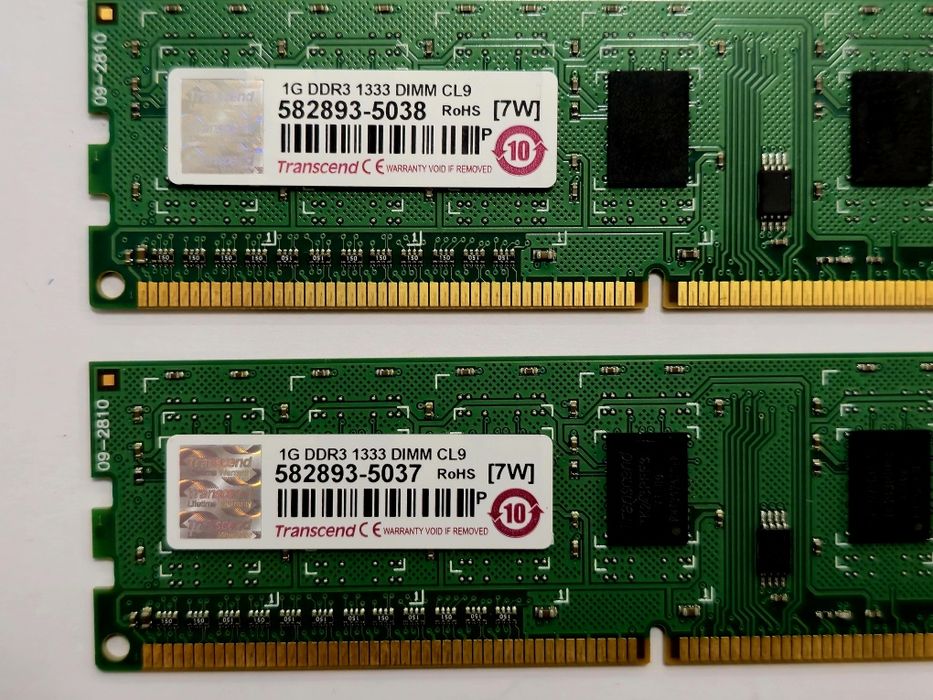 2 планки памяти DDR3, по 1 Гб.