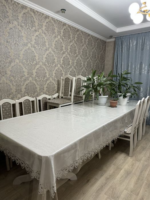 Продается гостевой стол в хорошем состоянии срочно торг!!!