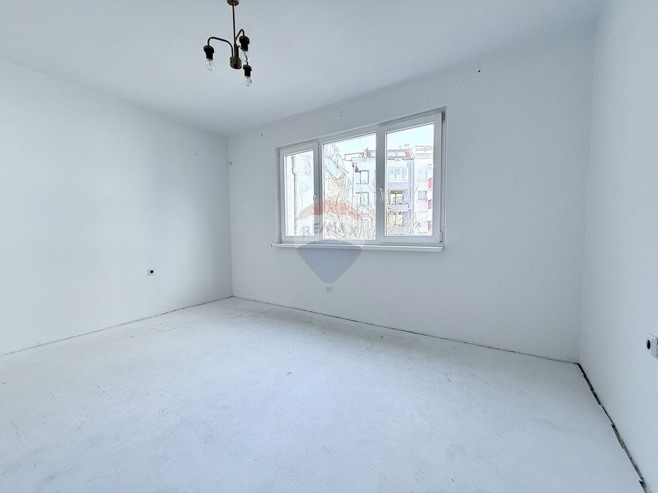 Продава се Тристаен апартамент в Варна, Спортна зала - 75 кв.м за 2374 €/кв.м - Снимка #9