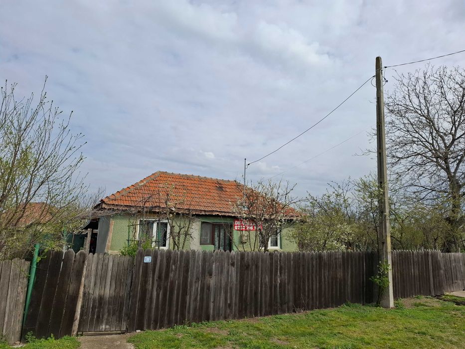 Casă de vanzare + livada 1000mp Draganesti sat Meri Prahova 26000 euro