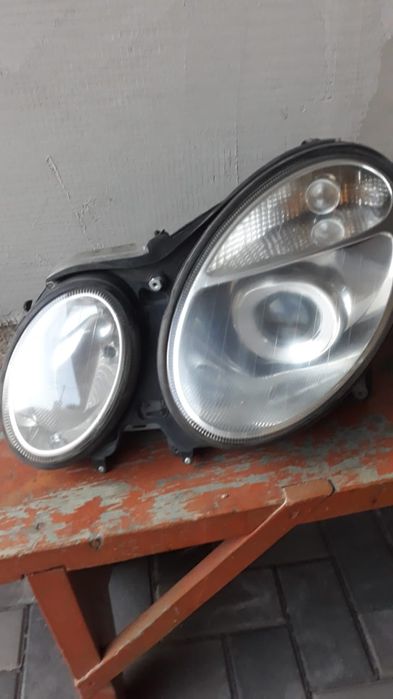 Продам левую фару на Мерседес w211