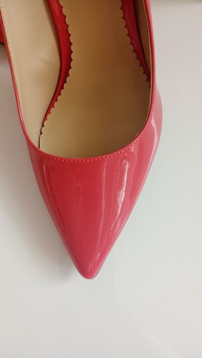 Pantofi stiletto