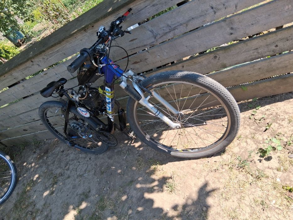 Vand bicicleta cu motor 80cc sau schimb cu scuter