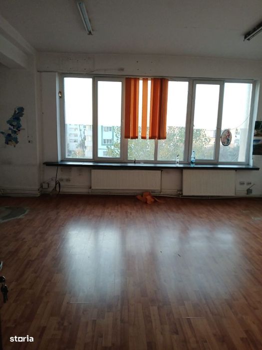 Spatiu Birou cu Parcare, Grup Sanitar, Securitate -Metal Lemn