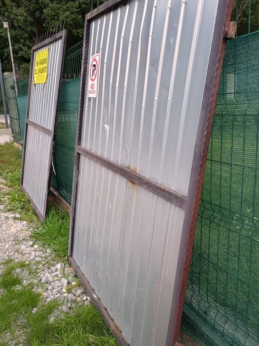 Vând poarta detalii la telefon