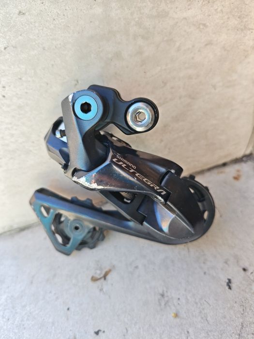 Заден дерайльор и kоманда Shimano Ultegra Di2 11ск.