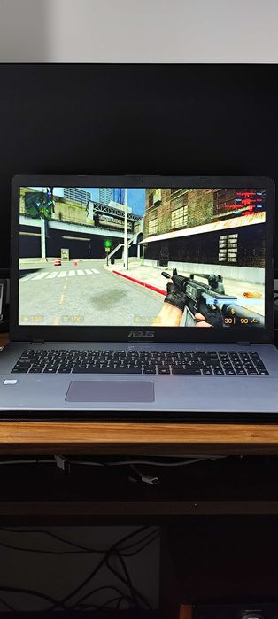 Vand Laptop Asus I3 8 GB ram DDr4 SSD 256 GB display 17.3 inch