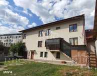 Casa in centru cu 3 parti locative