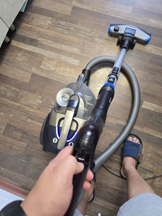 Пылесос. Филипс. Philips FC9735. отлично работает.