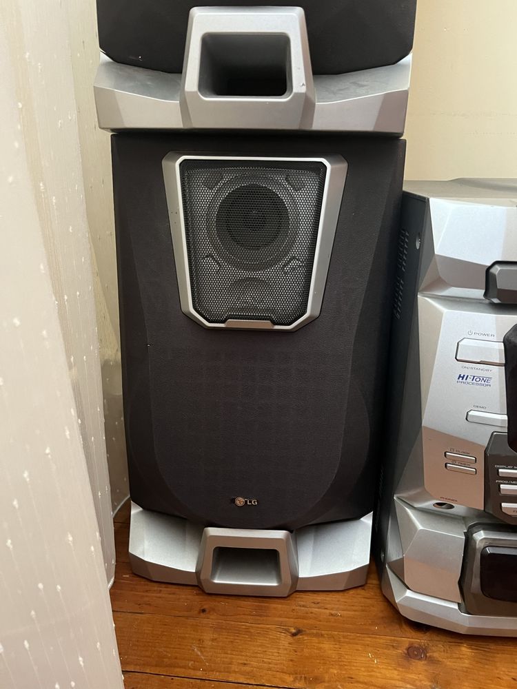 Стерео уредба LG FFH-5500 + колони LG