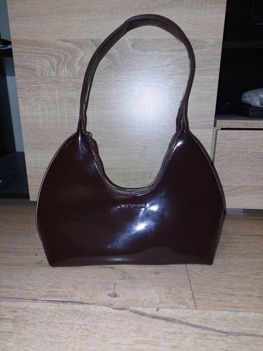 Лачена тъмно кафява дамска чанта