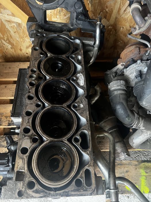 Vibrochen cu tot cu pistoane volvo xc60 2.4 euro 5 cod motor D5244T15