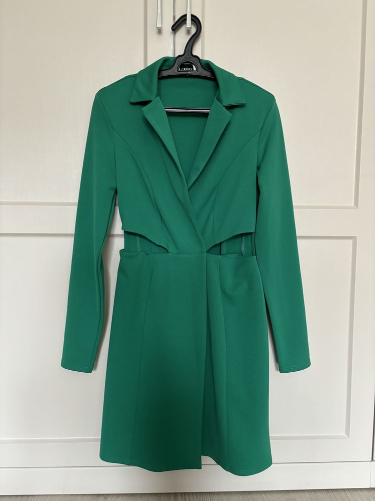 Платье новое зеленое женское