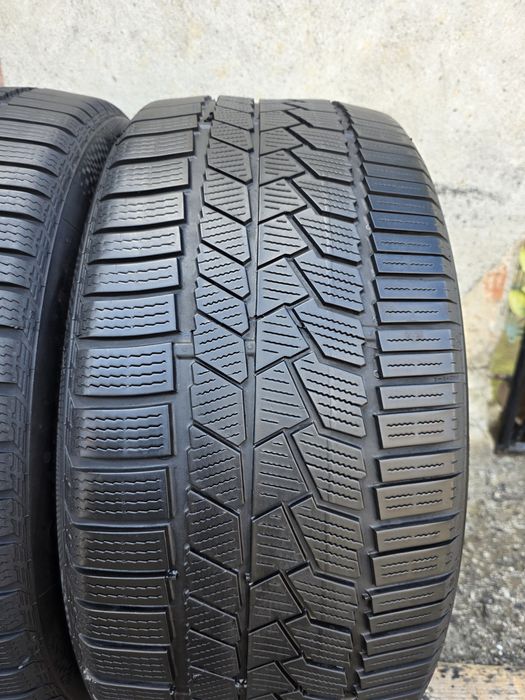 Vând două anvelope de iarna continental 255 40 20 dot 3223