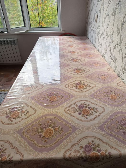 Продам скатерть + плёнка. Цена: 3000 тенге.