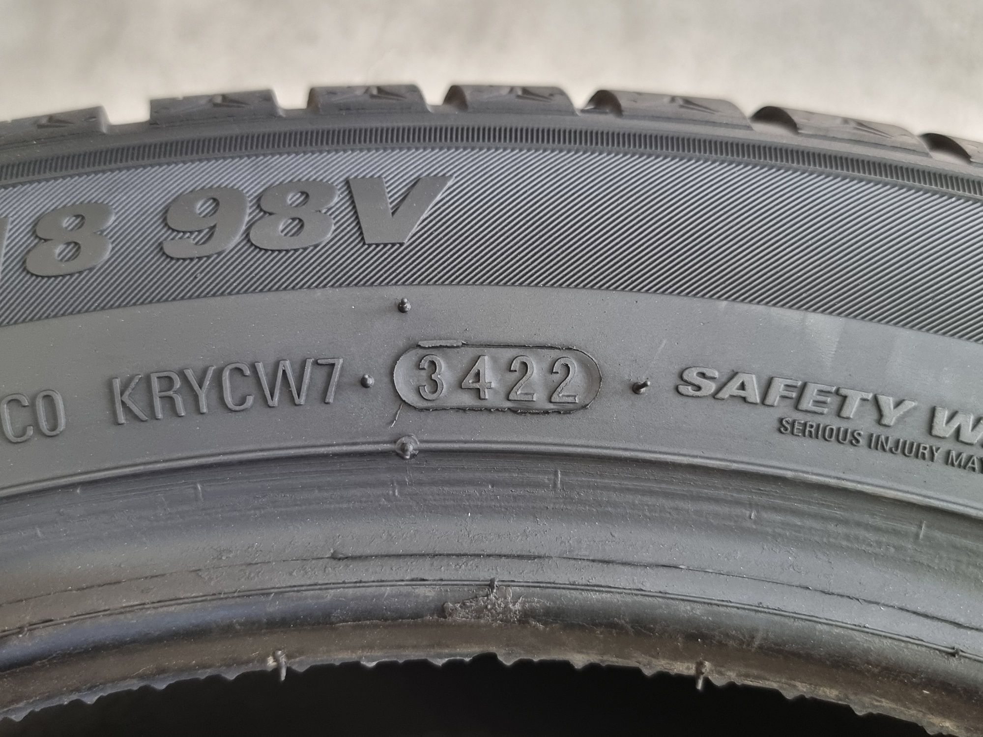 "Dot 22" 235/45/18 Kumho 2Броя: 250лв 7.5мм