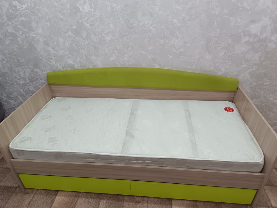 Продам кровать односпальную