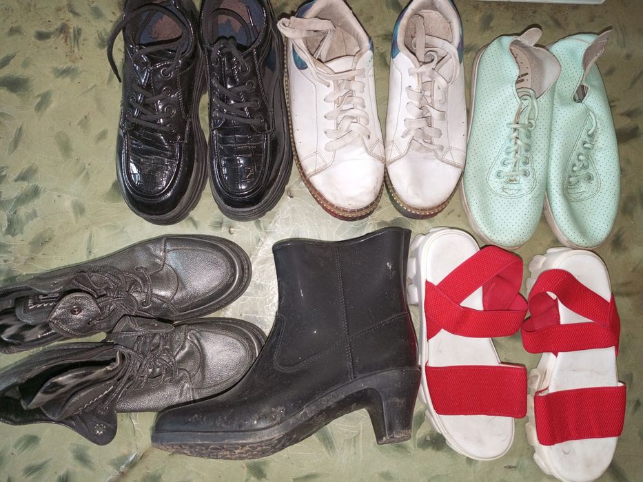 Отдам женскую обувь