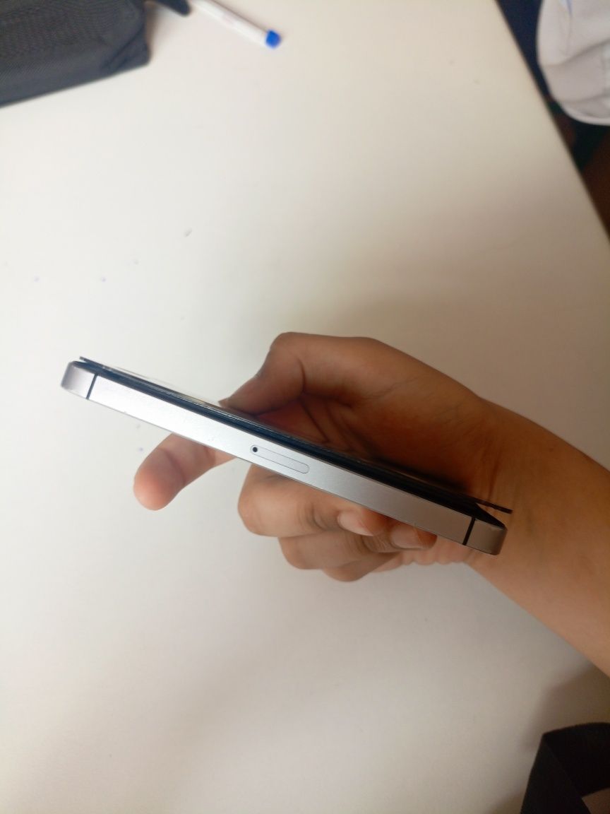 IPhone 5  se ekran ochilgan yonmaydi