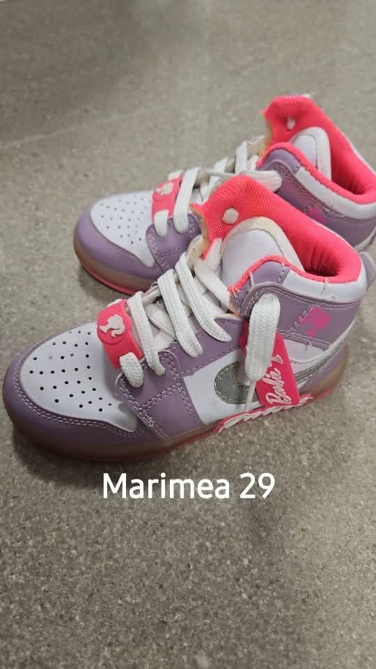 Vand adidasi Nike barbie