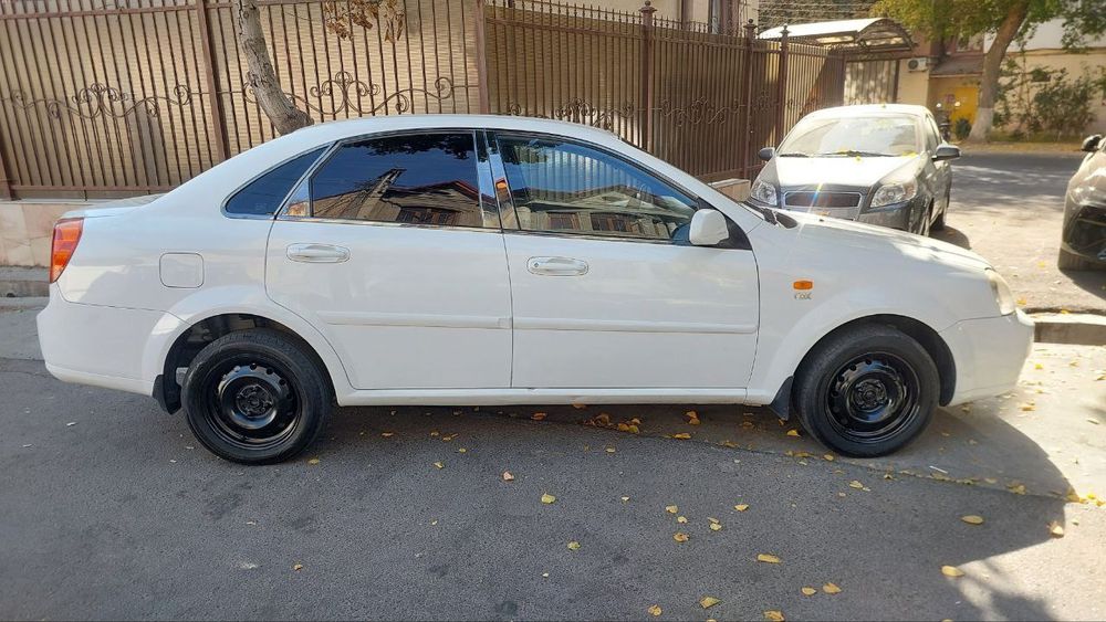 Насия савдо Lacetti CDX 2 поз. 1.8L 2011