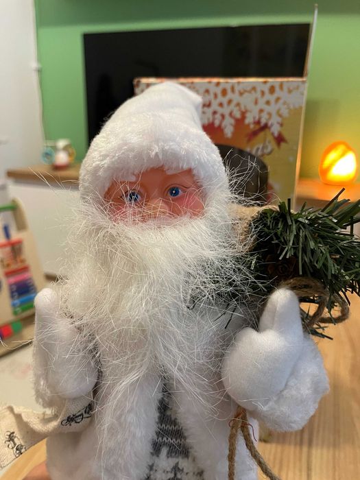 Mos Craciun de pus sub brad