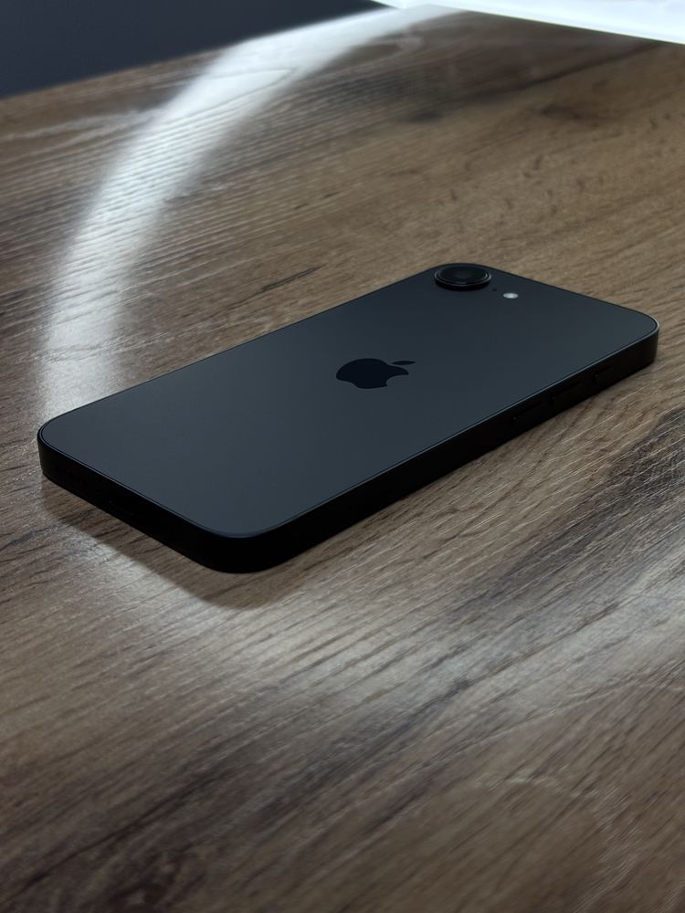 Apple iPhone 16e