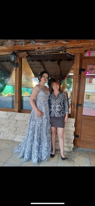 НОВА СИВА ЕФЕКТНА РОКЛЯ!!Роклята е в отлично състояние!