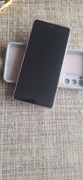 Samsung s20 folosit foarte puțin