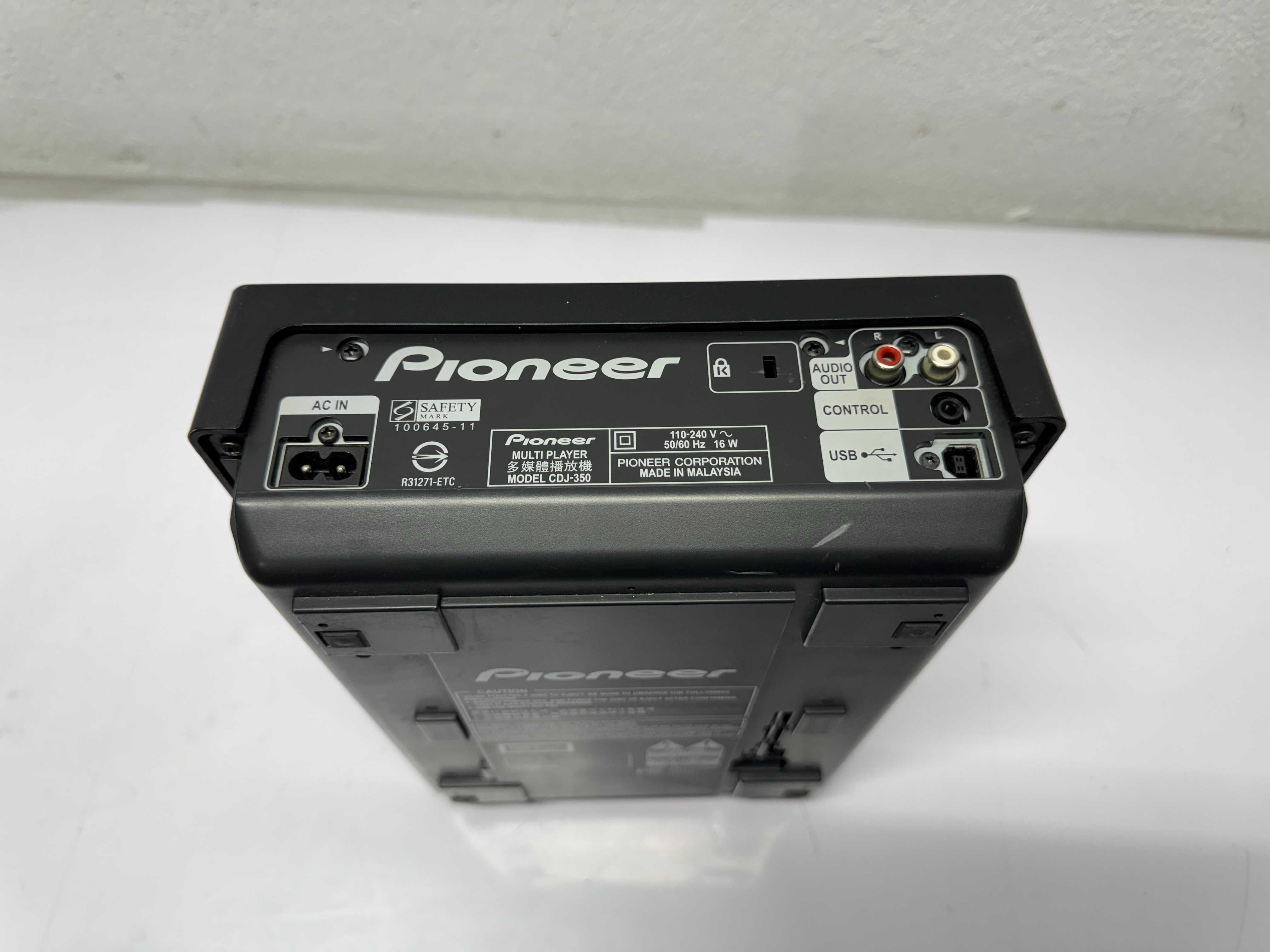 Мултиплейър - Pioneer CDJ 350