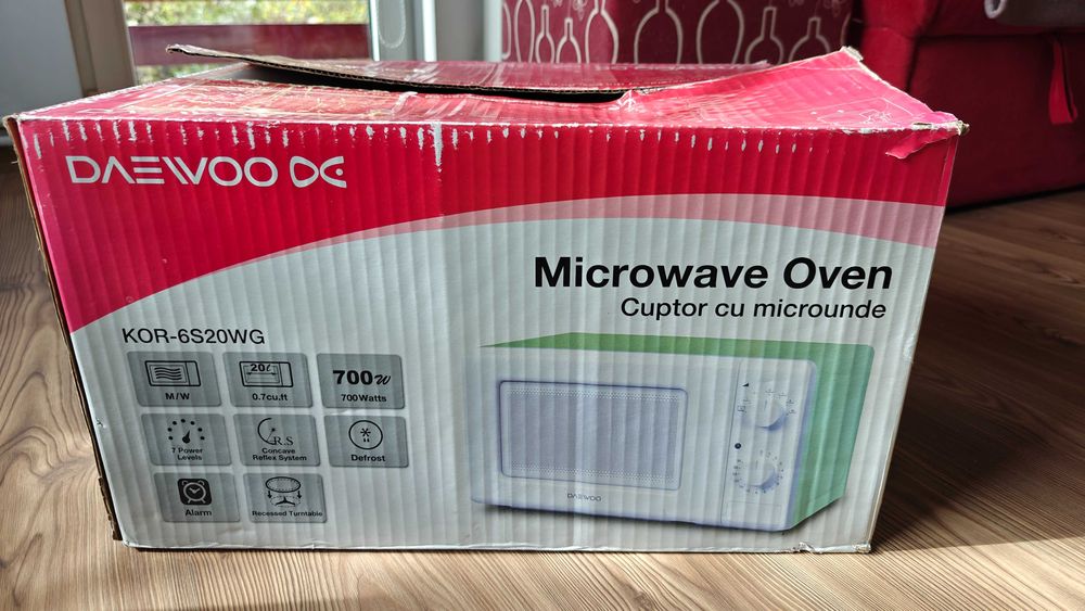 Daewoo Cuptor cu microunde impecabil