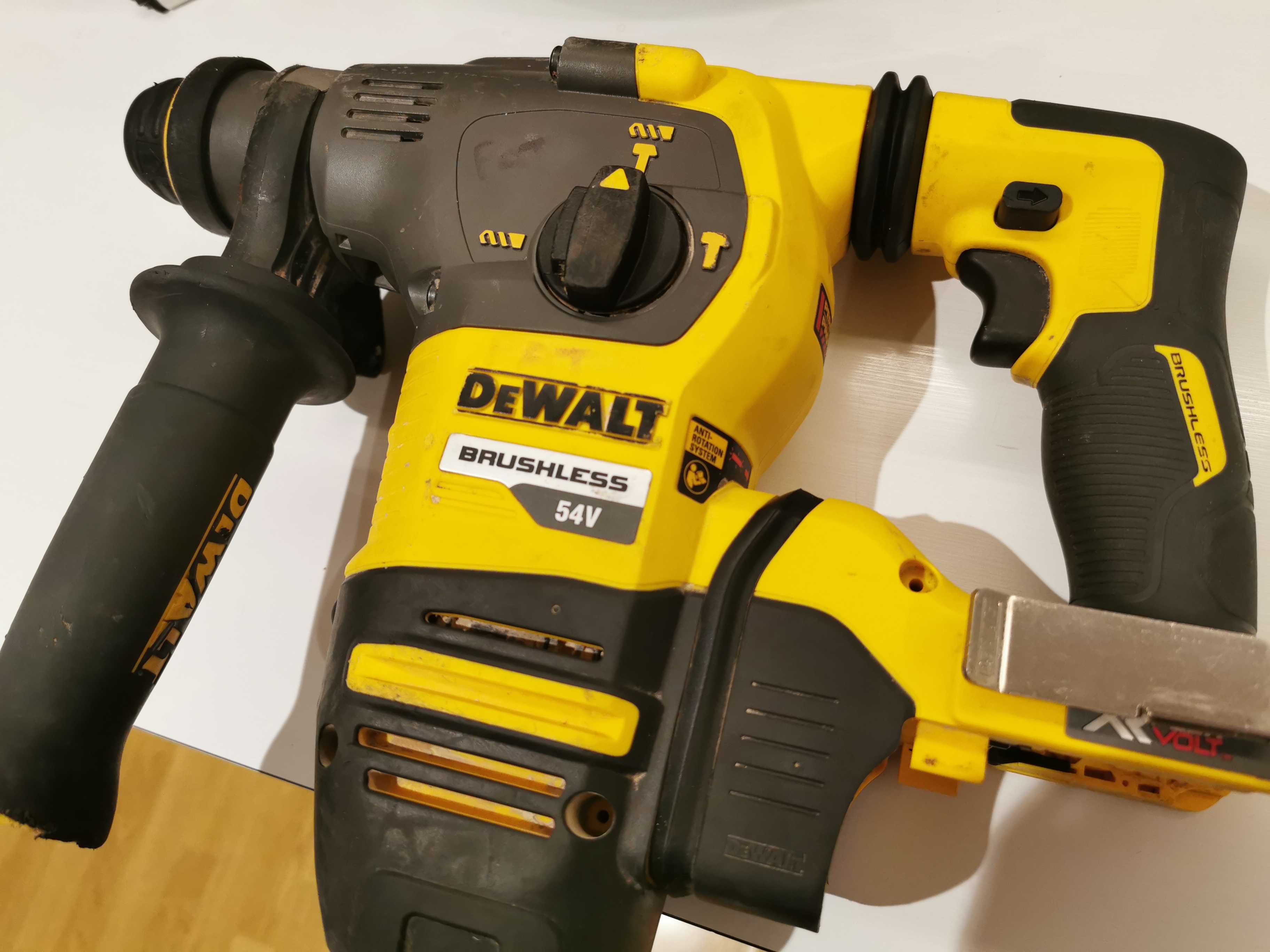 Безчетков перфоратор къртач Dewalt Dch333 flexvot 54