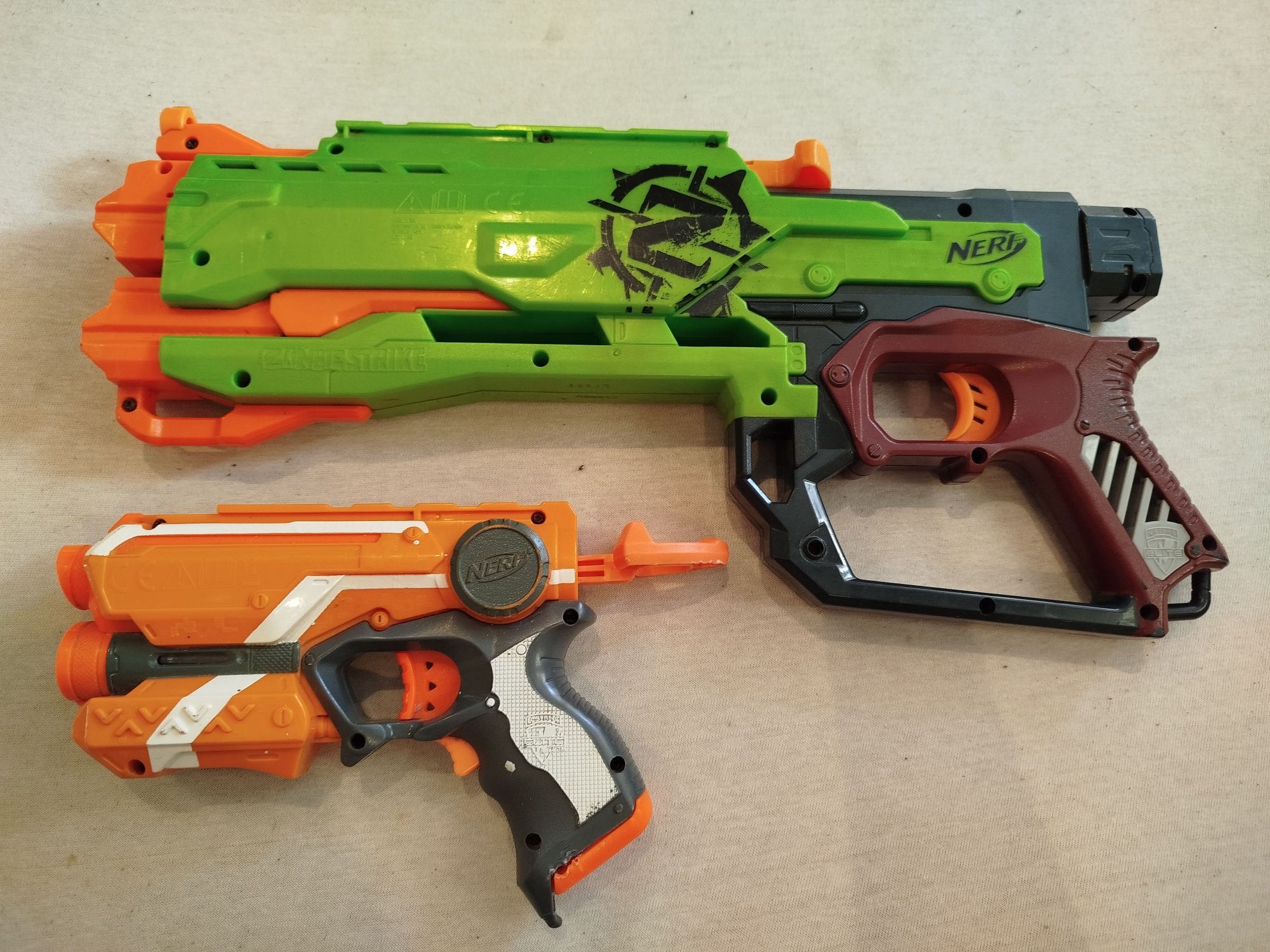 Pistoale Nerf ambele la 58 lei