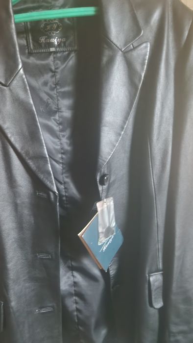 Продаю кожаный женский пиджак