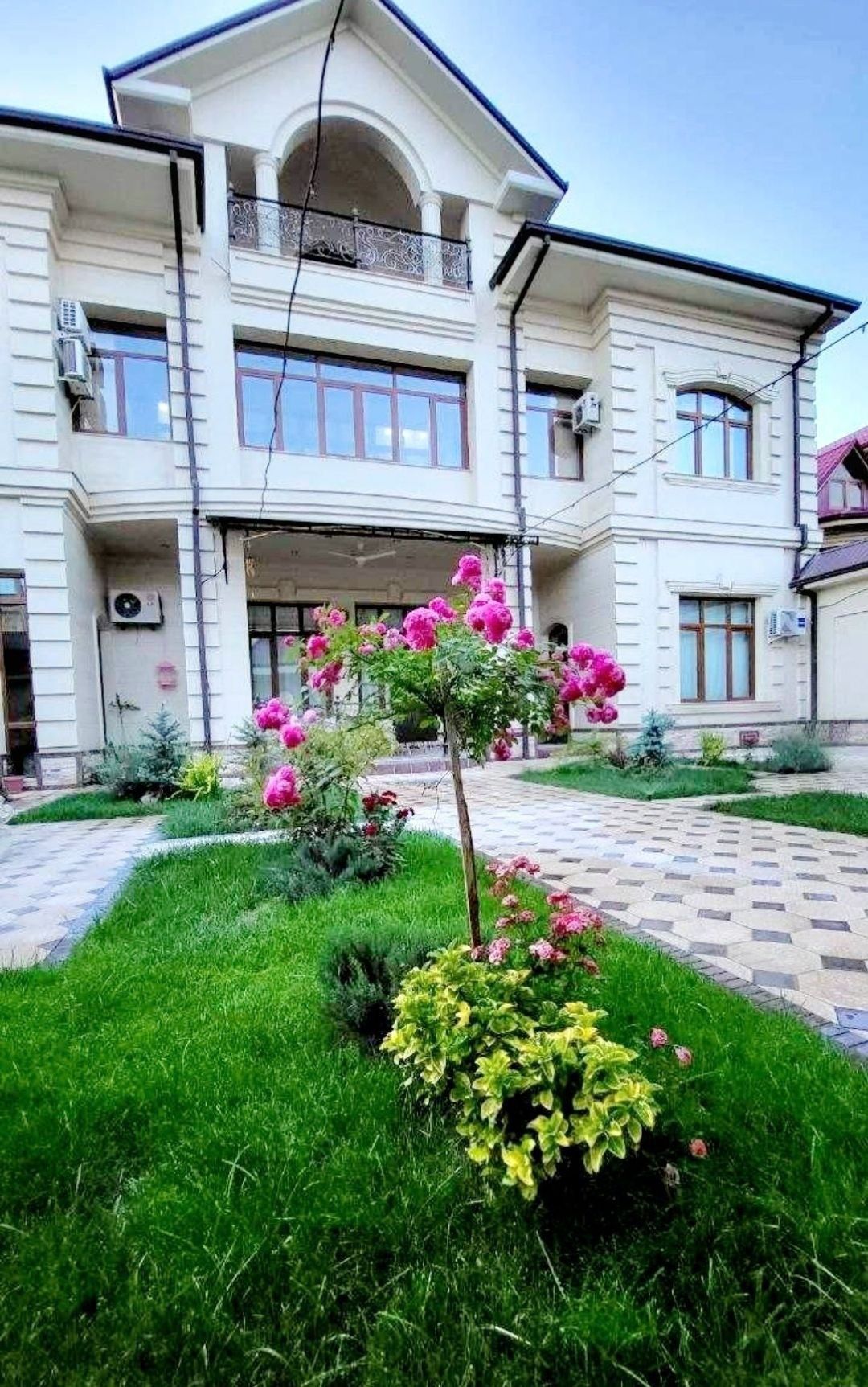 Юнусабад Регистан махалла 6 соток 10 комнат