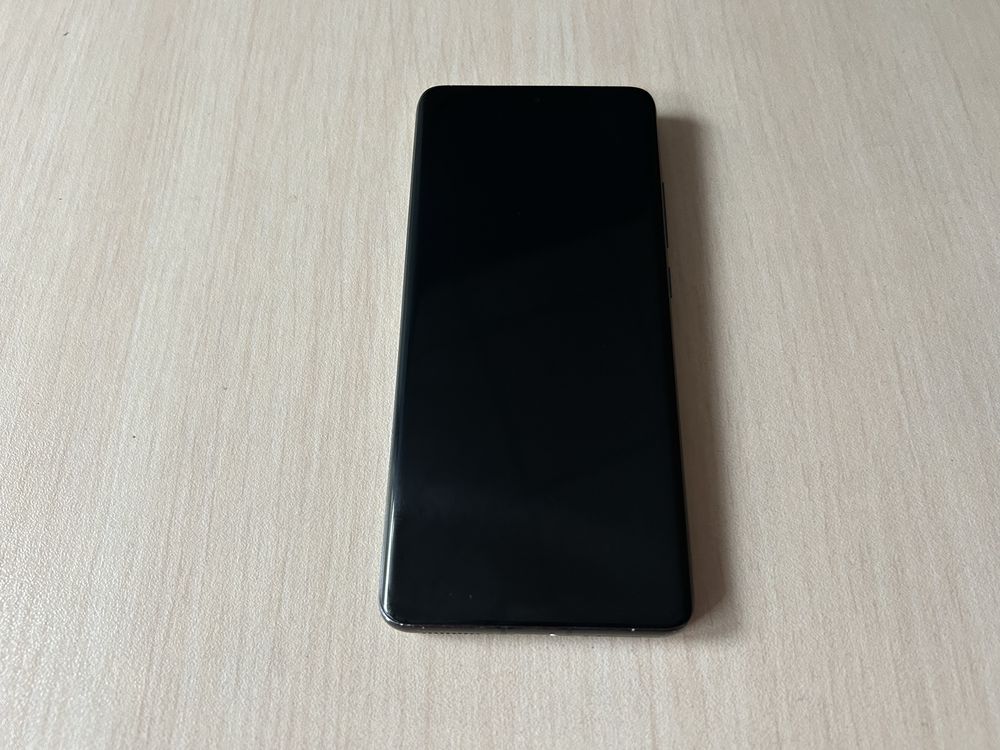 Продавам Xiaomi 12 256/8+4GB