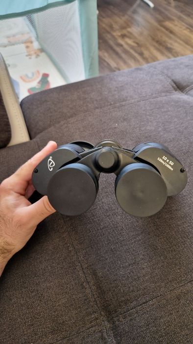 Binoclu negru tip vânătoare