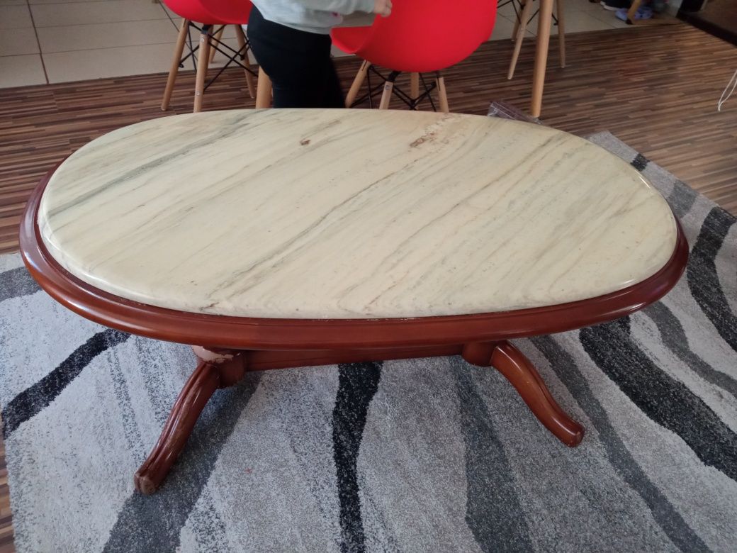 Masa din lemn cu placa din marmura