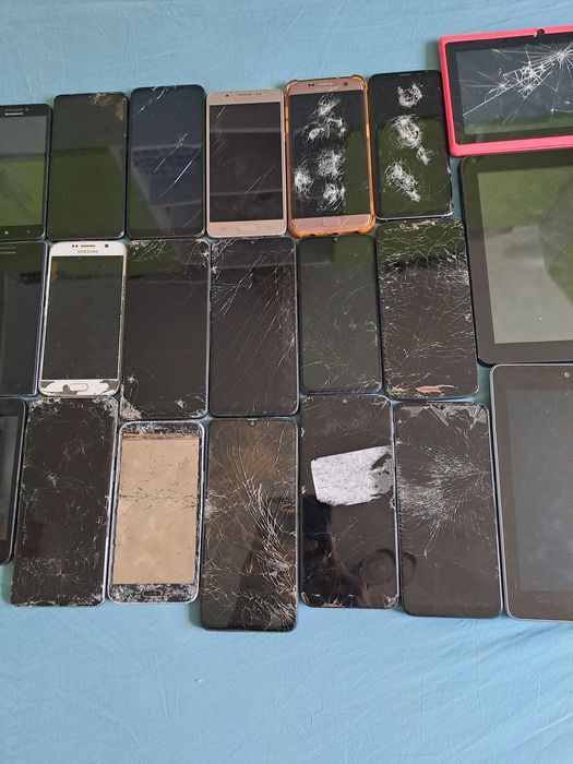 Vand lot telefoane și tablete pt piese