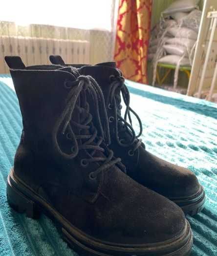 Vânzare urgentă de cizme