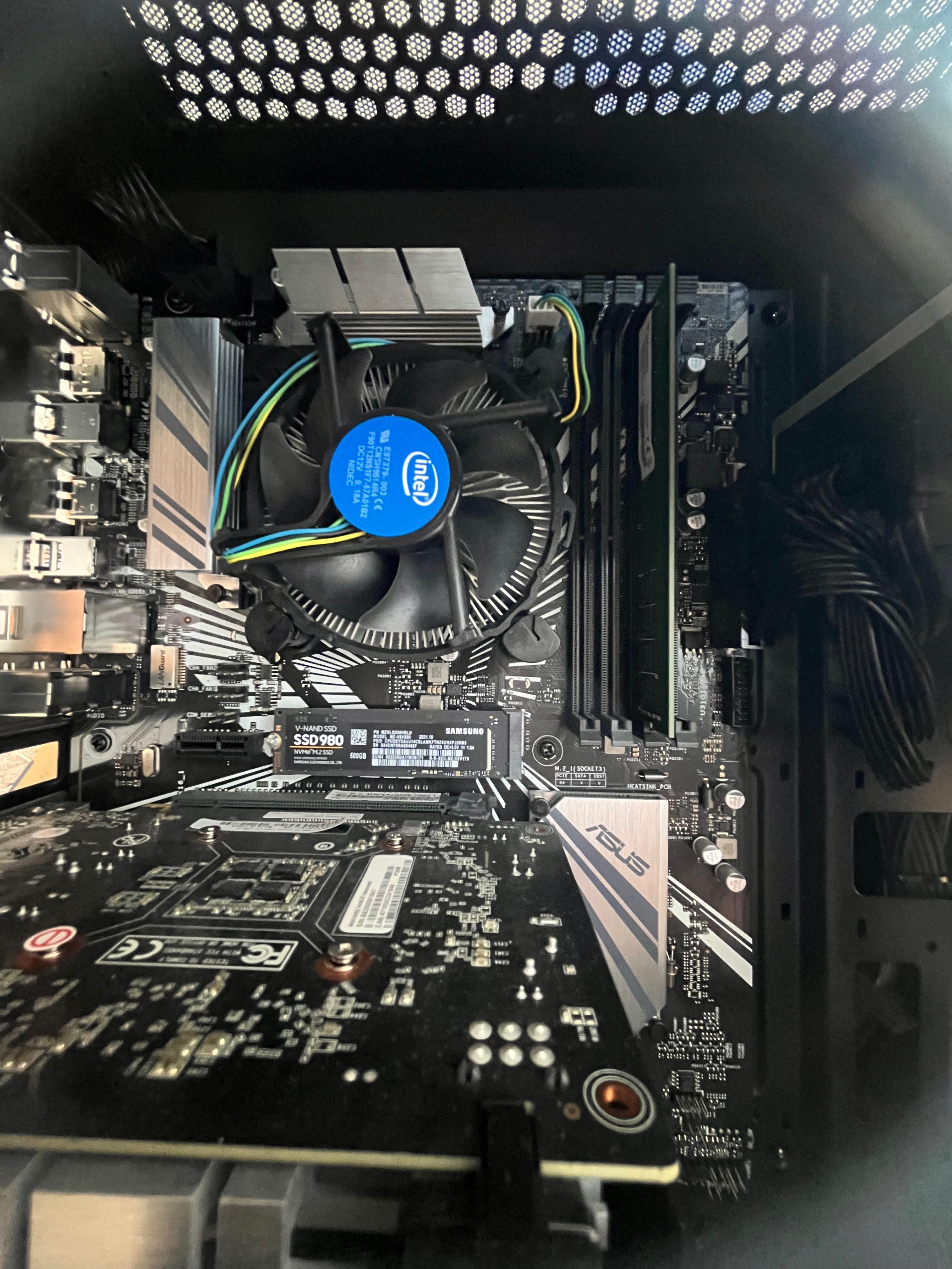 Gaming PC / Геймърски компютър i7-9700F, GTX 1650