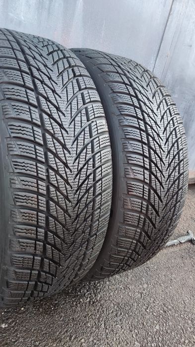 2бр. зимни 215/45/18 GoodYear Ultra Grip Performance 3
dot23
7.2mm
вно