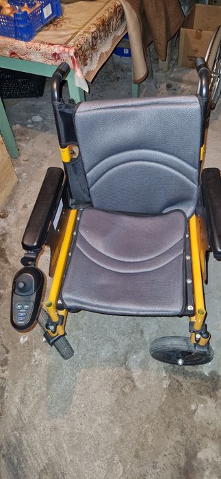Cărucior electric pentru deplasare persoane cu dizabilități